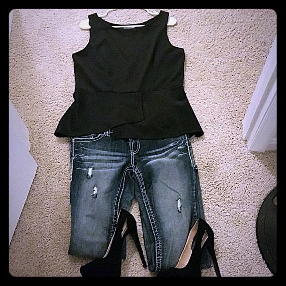 Bisou Bisou Tops - Flirty top perfect for date night!